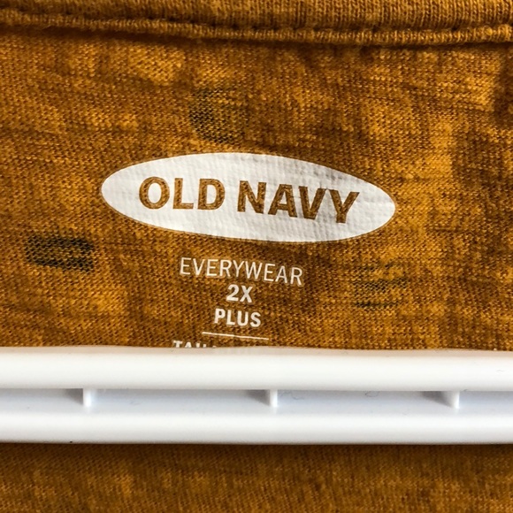 Polka dot v-neck - Picture 3 of 4